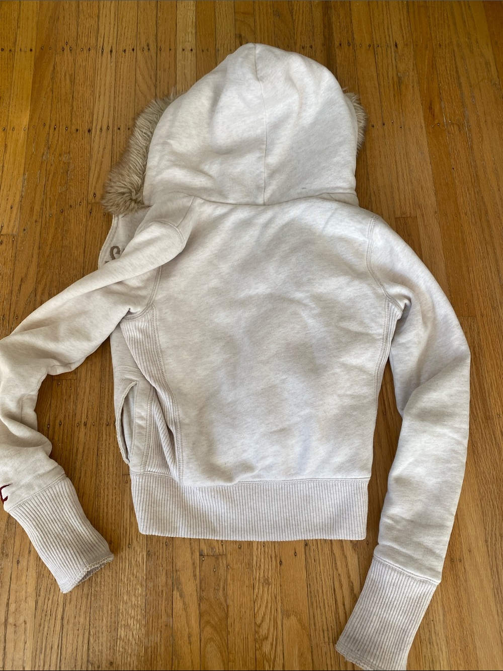 Hollister Cream Faux Fur Trim Hooded Zip-Up Sweatshirt - Picture 5 of 8